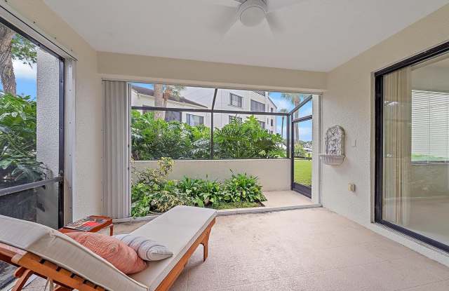 811 Oak Harbour Drive Gallery 3