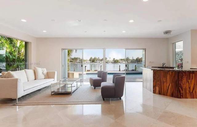 565 N Shore Dr - 565 North Shore Drive, Miami Beach, FL 33141