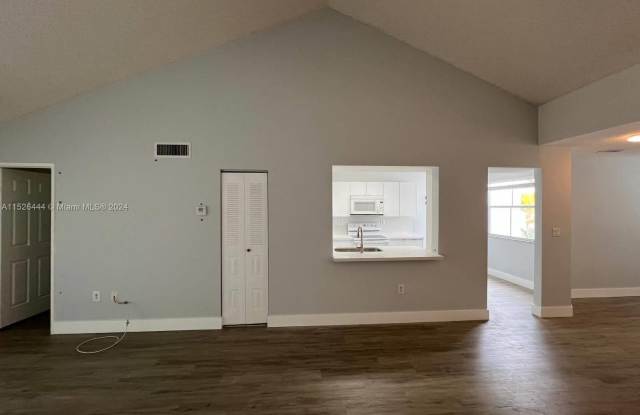 9769 Northwest 46th Terrace Gallery 2