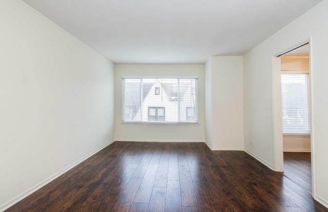 Top Floor W/ Parking Available. ON-SITE LAUNDRY! Roof Deck! Elevator! photos photos