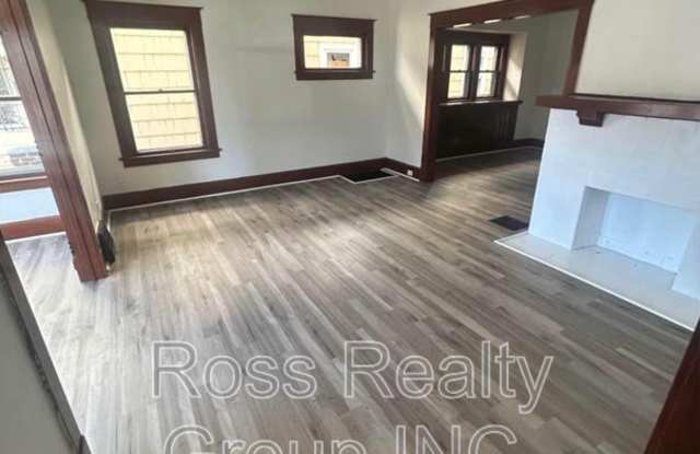 2758 Monroe St downstairs photos photos