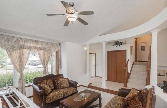5 Bedroom, 3 Bath Single Family Home Gallery 3