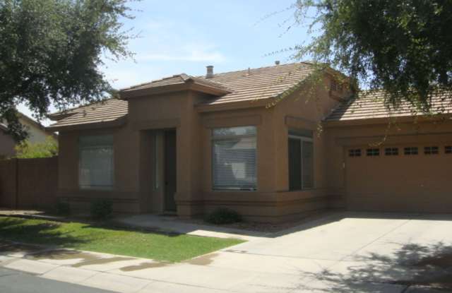 2 BEDRROM 2 BATH SINGLE LEVEL HOME WITH BACK YARD IN CHANDLER 2 CAR GARAGE - 1220 South Roger Way, Chandler, AZ 85286