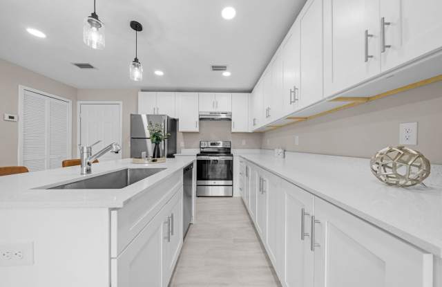 1701 Forest Knoll Dr NE photos photos