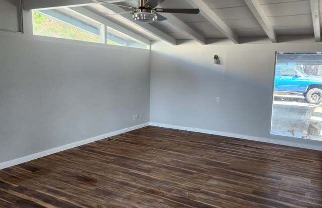 Newly Renovated 3 Bedroom House with a Carport! Gallery 4