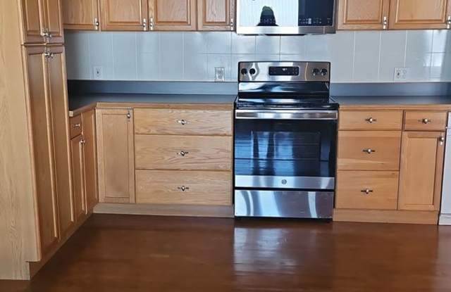 Move-In Special $200 Off first Months Rent Wonderful 2bd 1ba home located in Cosmopolis Gallery 1