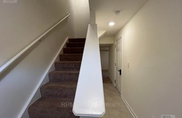 Beautiful 3-Bedroom Townhome with 2-Car Garage in Willow Reserve! Gallery 3