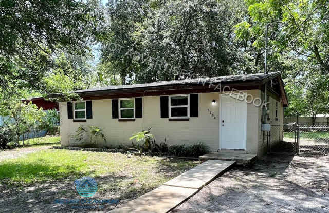 $200 OFF FIRST MONTH RENT - Gorgeous 3 bedroom / 1 bathroom home ready for rent! - 7238 Kivler Drive, Jacksonville, FL 32210