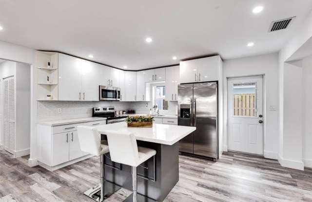 3201 SW 9th  Ave photos photos