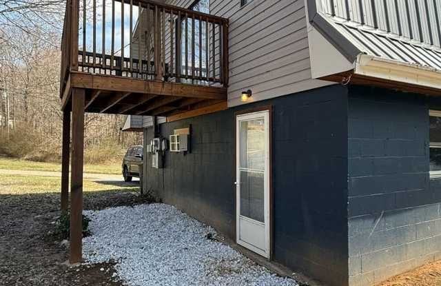 Knoxville 37938 - 1 Bedroom +Bonus Room, 1 Bath Duplex - Contact Susan Niedergeses (865) 300-4722 Gallery 4