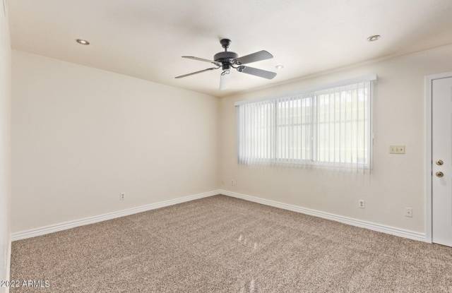 Great Location in Scottsdale!  2 bedroom, 1.5 bath, community pool Gallery 4