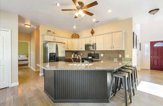 Expansive 5 Bedroom Home with Additional Office Spaces! - 187 Stone Mountain Drive, St. George, UT 84770