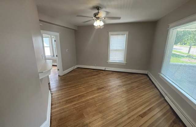 Available August 1st, 4 bedroom, 2 bathroom, Off Street Parking Included! Gallery 4