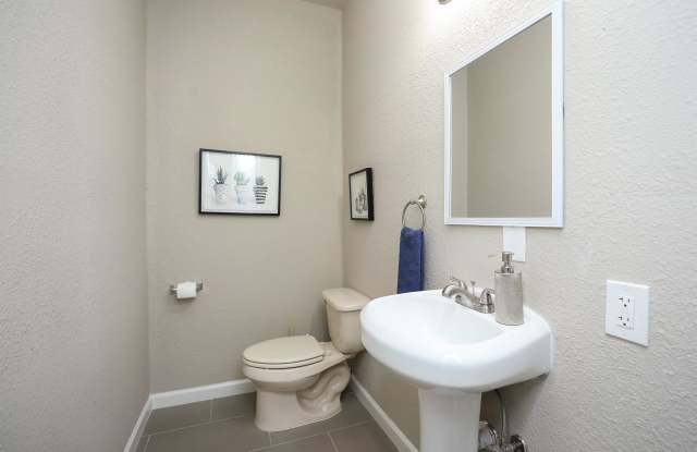707 Garrett Street - B Gallery 4