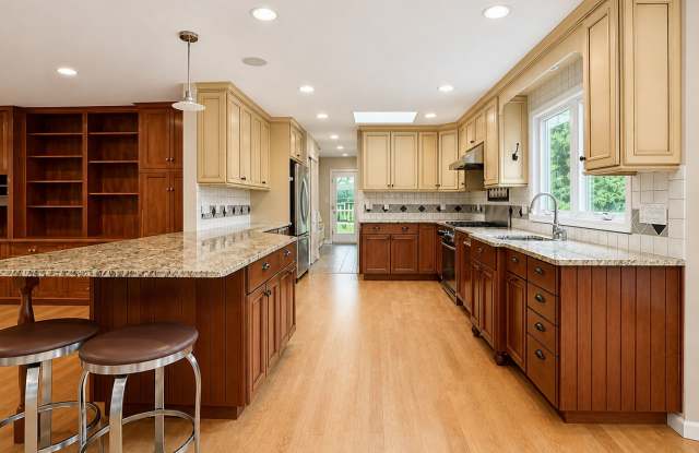 Private 4 Bed / 2.5 Bath Home with Heated In-Ground Pool & Spacious Yard in Ossining Gallery 3