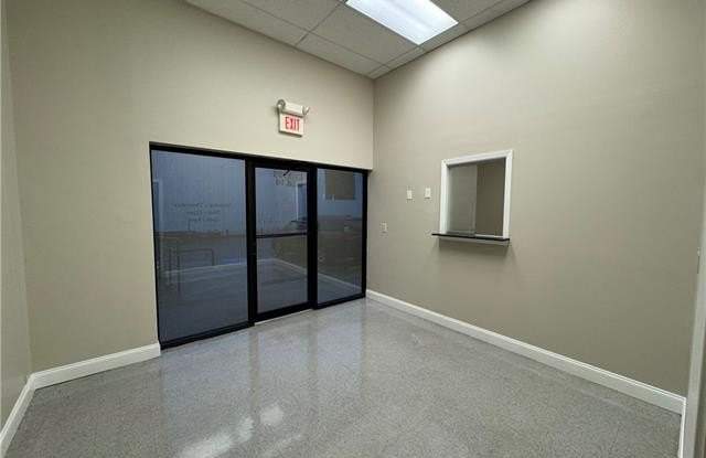 1995 GENTILLY Boulevard Gallery 3