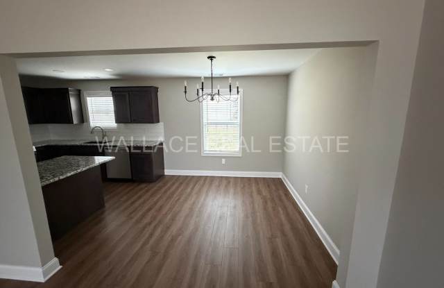 LOCATED IN W. KNOX...BEAUTIFUL 4 BEDROOM HOME!! Gallery 4