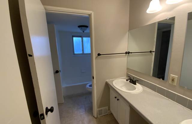 9925 Castle Dr Gallery 3