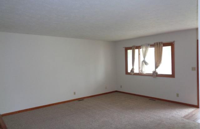 Spacious 3-Bedroom Home with Fenced Yard – $1,700/mo photos photos