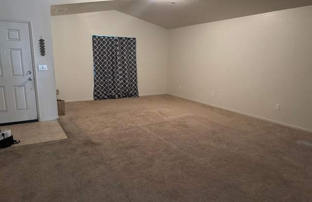 BEAUTIFUL SINGLE STORY HOME ON CORNER LOT Gallery 4