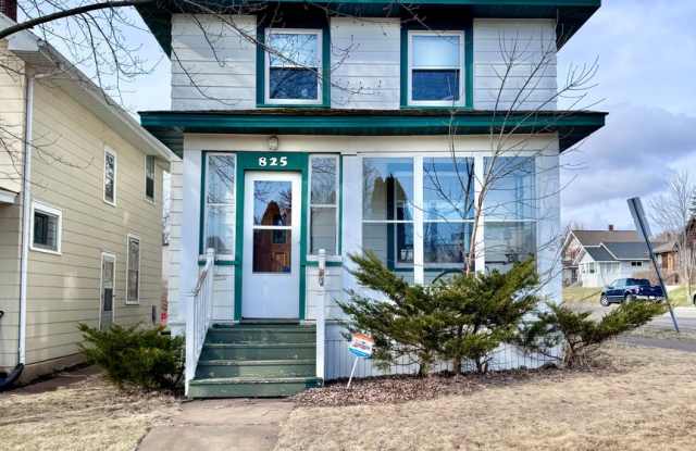 AVAILABLE NOW! - Gorgeous 3 Bedroom 1 Bath Single Family Home! photos photos