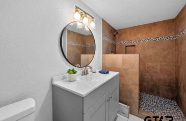 10881 Hillside Drive Gallery 4