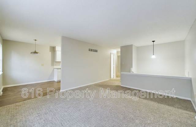 8-10 Hawthorne Place - 8 Hawthorne Place, Independence, MO 64052