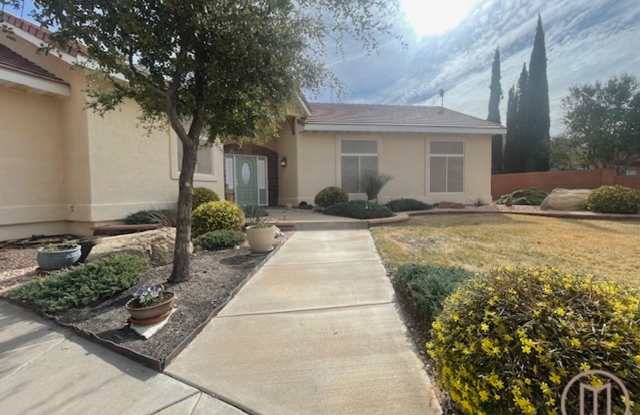 Sunny, spacious home in a prime cul-de-sac location! - 125 South Sky View Court, Hurricane, UT 84737