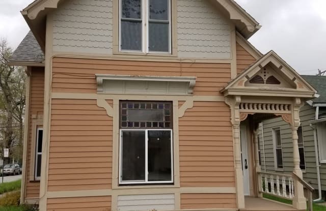 660 E Broadway St - 660 East Broadway, Toledo, OH 43605