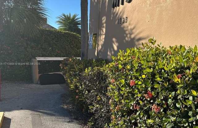 1333 E Hallandale Beach Blvd photos photos