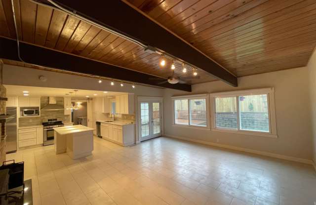 Remodeled 4bed / 3 bath House in Des Moines photos photos