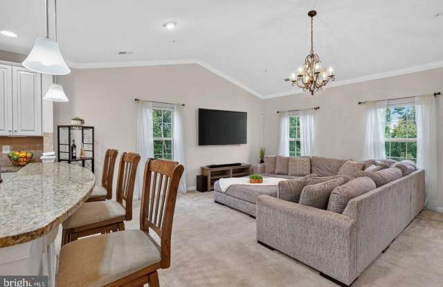42284 TACKROOM Terrace Gallery 3