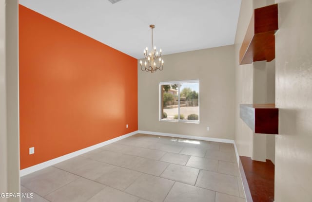 5648 VALLEY OAK Drive Gallery 4