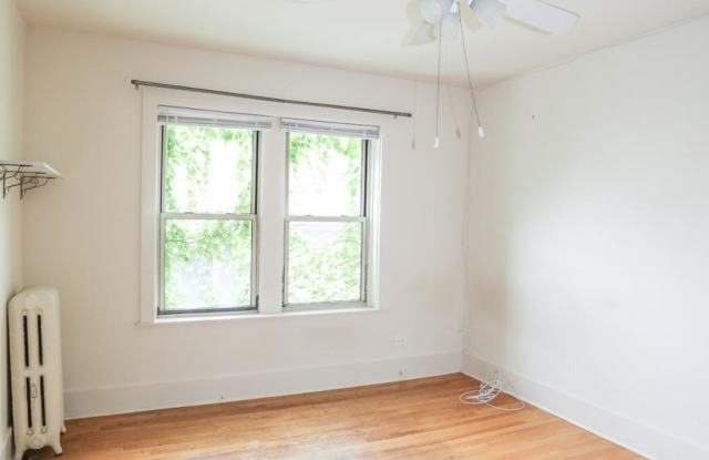 1100 West Roscoe photos photos