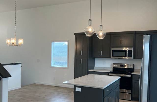 4 Bed 2 Bath Single Family Home Gallery 4