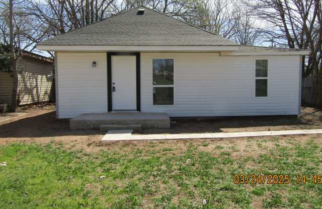 Historic Lawton Home. Newly renovated. Easy Access to downtown and I44! photos photos