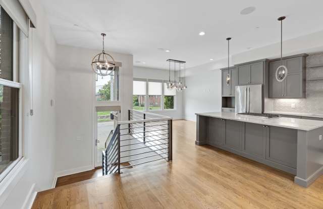 3 Bed, 5 Bath Home w/ 2 Car Garage in 5 Points Neighborhood of East Nashville Gallery 3