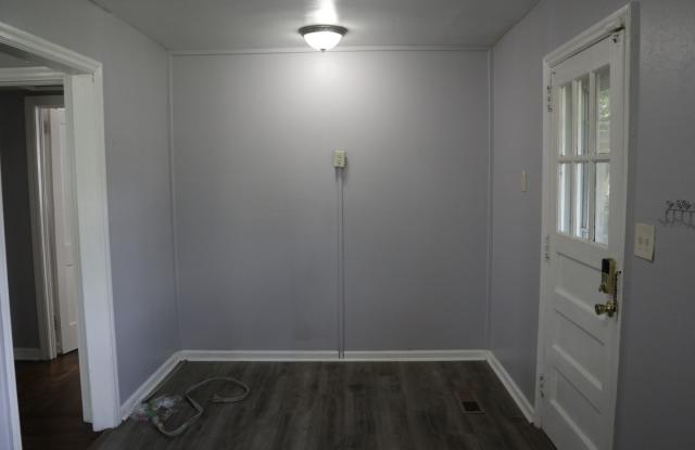 3BR/1BA by Roebuck Golf Course with lots of natural light Gallery 3