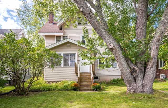 AVAILABLE December 1st- 4 BED 2 BATH 3-6 Month Lease Gallery 1