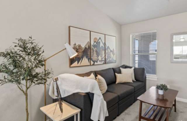 1079 W 965 N Gallery 4