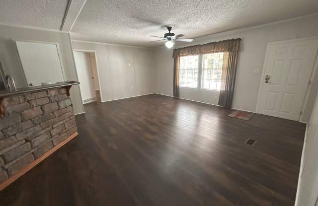 Immaculate 4BR Mobile Home in the heart of Knightsville for a mid October move! Gallery 4