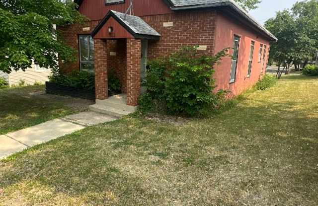 3 Bedrooms, 1 Bathroom & w/upper loft Single Family with Garage - Staples Gallery 4