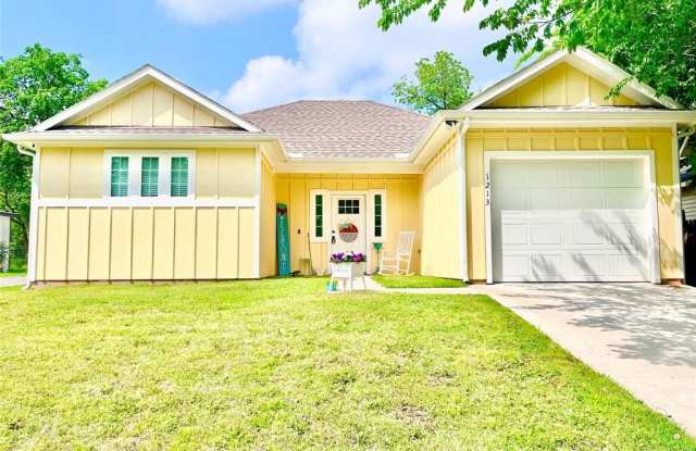1213 W Woodard Street photos photos