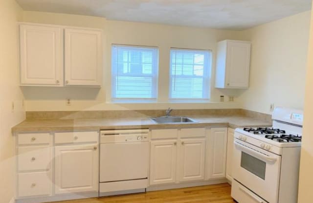 94 Bradford Rd - 94 Bradford Road, Watertown Town, MA 02472