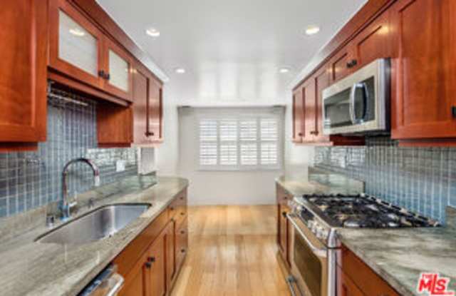17207 Palisades Circle Gallery 2