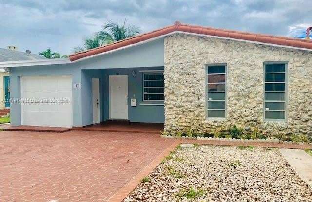 4101 SW 13th Ter photos photos