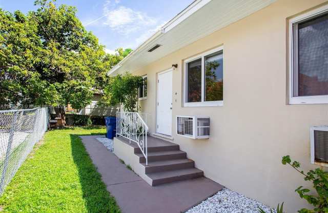 1225 SW 7th St photos photos