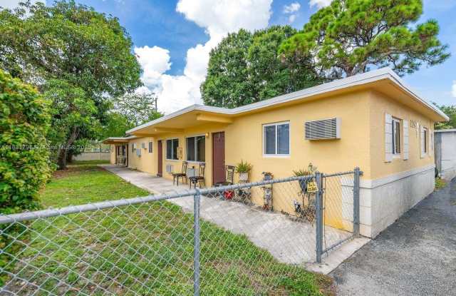 1124 NW 2nd St photos photos