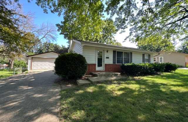 ESTABLISHED NEIGHBORHOOD!!  4 Bedroom, 2 Bath Home in Ankeny photos photos