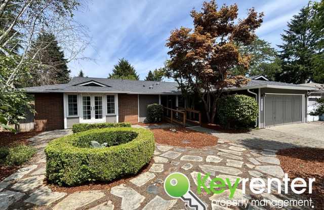 Stylishly Updated Lakewood Home in Secluded Neighborhood! photos photos